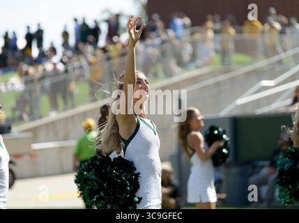 22. Oktober 2022: Baylor Bears Cheerleader während der 2. Hälfte des NCAA Football-Spiels zwischen den Kansas Jayhawks und Baylor Bears im McLane Stadium in Waco, Texas. Matthew Lynch/CSM (Foto: © Matthew Lynch/CSM via ZUMA Press Wire) Stockfoto
