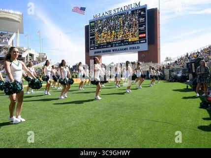 22. Oktober 2022: Baylor Bears Cheerleader während der 2. Hälfte des NCAA Football-Spiels zwischen den Kansas Jayhawks und Baylor Bears im McLane Stadium in Waco, Texas. Matthew Lynch/CSM (Foto: © Matthew Lynch/CSM via ZUMA Press Wire) Stockfoto