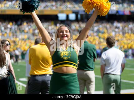 22. Oktober 2022: Baylor Bears Cheerleader während der 2. Hälfte des NCAA Football-Spiels zwischen den Kansas Jayhawks und Baylor Bears im McLane Stadium in Waco, Texas. Matthew Lynch/CSM (Foto: © Matthew Lynch/CSM via ZUMA Press Wire) Stockfoto