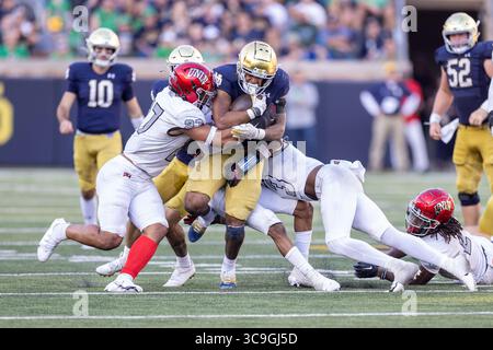 22. Oktober 2022: Notre Dame Running Back Logan Diggs (3) läuft mit dem Ball während der NCAA-Football-Action zwischen den UNLV-Rebellen und den Notre Dame Fighting Irish im Notre Dame Stadium in South Bend, Indiana. Notre Dame besiegte die UNLV mit 44:21. John Mersits/CSM. (Kreditbild: © John Mersits/CSM via ZUMA Press Wire) Stockfoto