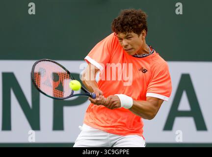 Am 11. März 2023 kehrt Ben Shelton bei den BNP Paribas Open 2023 im Indian Wells Tennis Garden in Indian Wells, Kalifornien, gegen Taylor Fritz zurück. Obligatorischer Bildnachweis: Charles Baus/CSM (Bildnachweis: © Charles Baus/CSM via ZUMA Press Wire) Stockfoto