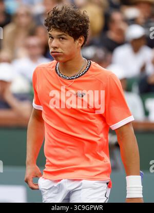 Am 11. März 2023 kämpfte Ben Shelton gegen Taylor Fritz während der BNP Paribas Open 2023 im Indian Wells Tennis Garden in Indian Wells, Kalifornien. Obligatorischer Bildnachweis: Charles Baus/CSM (Bildnachweis: © Charles Baus/CSM via ZUMA Press Wire) Stockfoto