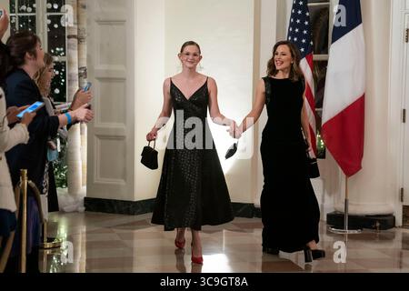 Dezember 2022, Washington, District of Columbia, USA: Jennifer Garner und Violet Affleck treffen am Donnerstag, 1. Dezember 2022 im Weißen Haus in Washington, D.C. zu Ehren von Präsident Emmanuel Macron und Brigitte Macron ein, das von US-Präsident Joe Biden und First Lady Dr. Jill Biden veranstaltet wird (Credit Image: © Sarah Silbiger - Pool via CNP/CNP via ZUMA Press Wire) Stockfoto