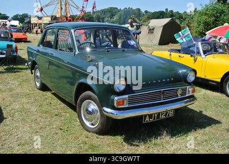 Ein Hillman Minx aus dem Jahr 1964 parkte auf der 50th Historic Vehicle Gathering in Powderham, Devon, England, Großbritannien. Stockfoto