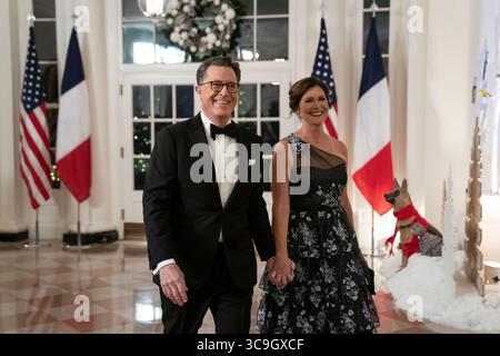 Dezember 2022, Washington, District of Columbia, USA: Stephen Colbert und Evelyn McGee-Colbert kommen am Donnerstag, 1. Dezember 2022, zu einem Staatsessen zu Ehren des Präsidenten Emmanuel Macron und Brigitte Macron aus Frankreich zusammen mit dem Präsidenten der Vereinigten Staaten Joe Biden und der First Lady Dr. Jill Biden im Weißen Haus in Washington, DC (Credit Image: © Sarah Silbiger - Pool via CNP/CNP via ZUMA Press Wire) Stockfoto