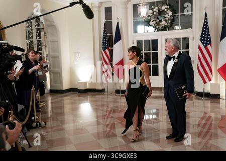 Dezember 2022, Washington, District of Columbia, USA: Henry MuÃ±OZ III und Ariana DeBose kommen am Donnerstag, 1. Dezember 2022 im Weißen Haus in Washington, D.C. zu Ehren des Präsidenten Emmanuel Macron und Brigitte Macron aus Frankreich an einem Staatsessen zu Ehren von US-Präsident Joe Biden und First Lady Dr. Jill Biden zu Ehren des Präsidenten der Vereinigten Staaten, D.C. (Foto: © Sarah Silbiger - Pool via CNP/CNP via ZUMA Press Wire) Stockfoto