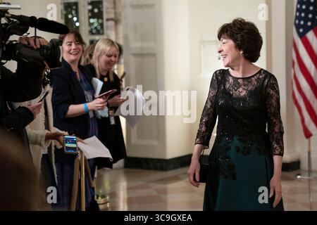 1. Dezember 2022, Washington, District of Columbia, USA: Senatorin Susan Collins, R-ME, und Elizabeth McCandless kommen am Donnerstag, 1. Dezember 2022, zu einem Staatsessen zu Ehren des Präsidenten Emmanuel Macron und Brigitte Macron aus Frankreich, veranstaltet von US-Präsident Joe Biden und First Lady Dr. Jill Biden im Weißen Haus in Washington, DC (Credit Image: © Sarah Silbiger - Pool via CNP/CNP via ZUMA Press Wire) Stockfoto