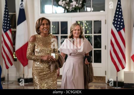 Dezember 2022, Washington, District of Columbia, USA: Robin Roberts und Gaila Amber Laign kommen am Donnerstag, 1. Dezember 2022, zu einem Staatsessen zu Ehren des Präsidenten Emmanuel Macron und Brigitte Macron aus Frankreich zusammen mit dem Präsidenten der Vereinigten Staaten Joe Biden und der First Lady Dr. Jill Biden im Weißen Haus in Washington, DC (Credit Image: © Sarah Silbiger - Pool via CNP/CNP via ZUMA Press Wire) Stockfoto