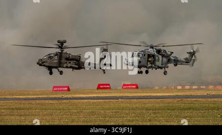 Agusta Westland AW-159 Wildcat und Boeing Apache AH2 Stockfoto