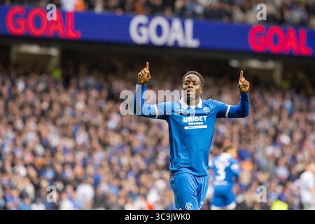 August 2025. Glasgow, Großbritannien. Rangers FC spielte in der dritten Qualifikationsrunde der UEFA Champions League den FC Viktoria Plzen, spielte im Ibrox Stadium, Glasgow, Schottland, Heimstadion der Rangers. Das Ergebnis war die Rangers 3: 0 Viktoria Plzen. Djeidi Gassama (R23) feiert, nachdem er den Rangers das erste Tor in 15 Minuten erzielt hat. Quelle: Findlay/Alamy Live News Stockfoto