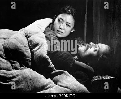 7. November 2022, USA: Emmanuelle Arsan, Richard Attenborough, On-Set des Films, ''The Sand Pebbles'', 20th Century-Fox, 1966 (Bild: © JT Vintage/Glasshouse Via ZUMA Press Wire) Stockfoto