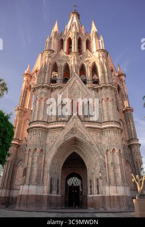Parroquia de San Miguel Arcángel und plaza Allende in der Stadt San Miguel de Allende, Mexiko. Weltkulturerbe. Magische Stadt ( Pueblo magico ) Stockfoto