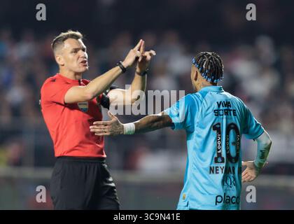 São Paulo, Brasilien. August 2025. Fußball - Brasilianische Meisterschaft 2025 - Santos und Juventude - Morumbi Stadium. Schiedsrichter Felipe Fernande Stockfoto