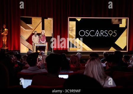 24. Januar 2023, Beverly Hills, Kalifornien, USA: Riz Ahmed und Allison Williams moderieren die Bekanntgabe der Nominierten für die 95. Annual Academy Awards, die am Dienstag, den 24. Januar 2023, verliehen wurden. (Bild: © Al Seib/AMPAS/ZUMA Wire) Stockfoto