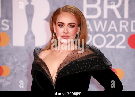 8. Februar 2022, London, Vereinigtes Königreich: Adele nimmt an den BRIT Awards 2022 in der O2 Arena in London Teil. (Credit Image: © Fred Duval/SOPA Images via ZUMA Press Wire) Stockfoto