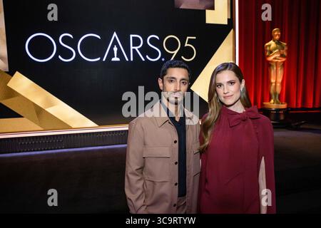 24. Januar 2023, Beverly Hills, Kalifornien, USA: Riz Ahmed und Allison Williams moderieren die Bekanntgabe der Nominierten für die 95. Annual Academy Awards, die am Dienstag, den 24. Januar 2023, verliehen wurden. (Bild: © Richard Harbaugh/AMPAS/ZUMA Wire) Stockfoto