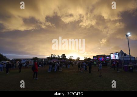 April 2023, Melbourne, Victoria, Australien: MELBOURNE, AUSTRALIEN – 01. APRIL: Sonnenuntergang beim Grand Prix 2023 in Australien am 1. April 2023 (Foto: © Chris Putnam/ZUMA Press Wire) Stockfoto