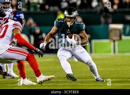 Januar 2023, Philadelphia, PA, USA: 21. Januar 2023: Philadelphia Eagles Running Back Kenneth Gainwell (14) gewinnt während eines Spiels im NFL-Playoff zwischen den New Yorker Riesen und den Philadelphia Eagles im Lincoln Financial Field in Philadelphia, Pennsylvania, einen Schnitt. Scott Serio/Cal Sport Media (Foto: © Scott Serio/CSM via ZUMA Press Wire) Stockfoto