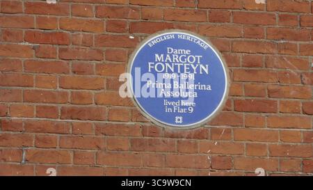 London, England, Vereinigtes Königreich 4. Juni 2025 Dame Margot Fonteyn Prima Ballerina Assocluta lebte hier am 4. Juni 2025 in der Wohnung 9 Sign in Covent Garden in London, England, Vereinigtes Königreich. Foto: Barry King/Alamy Stock Photo Stockfoto
