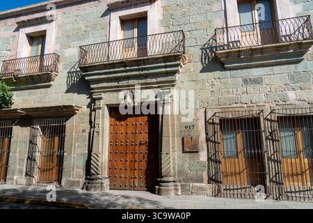 22. November 2018, Oaxaca de Juarez, Oaxaca, Mexiko: Fassade des Textilmuseums von Oaxaca oder Museo Textil de Oaxaca im historischen Zentrum von Oaxaca, Mexiko. Das Gebäude wurde Ende der 1700er Jahre als Wohnhaus für einen reichen Kaufmann errichtet. (Kreditbild: © Jon G. Fuller / Vwpics/VW Pics via ZUMA Press Wire) Stockfoto