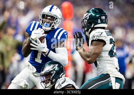 20. November 2022: Parris Campbell (1) der Indianapolis Colts fängt den Ball während des NFL-Spiels gegen die Philadelphia Eagles in Indianapolis, Indiana. John Mersits/CSM. (Kreditbild: © John Mersits/CSM via ZUMA Press Wire) Stockfoto