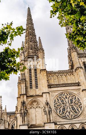 Die Cathédrale Saint-André de Bordeaux liegt im alten Herzen von Bordeaux, Gironde, Nouvelle-Aquitaine, Frankreich Stockfoto