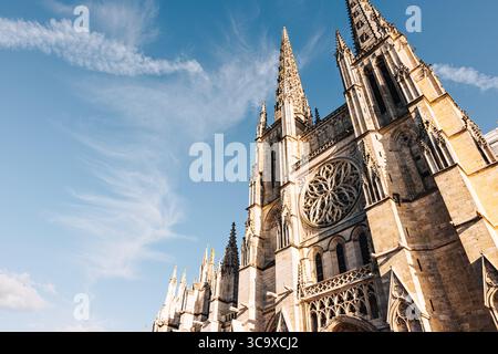 Die Cathédrale Saint-André de Bordeaux liegt im alten Herzen von Bordeaux, Gironde, Nouvelle-Aquitaine, Frankreich Stockfoto
