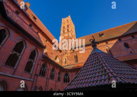Malbork am Fluss Nogat die größte mittelalterliche Ziegelburg Polens. Stockfoto