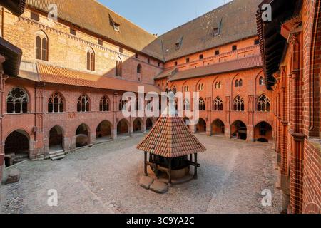 Malbork am Fluss Nogat die größte mittelalterliche Ziegelburg Polens. Stockfoto