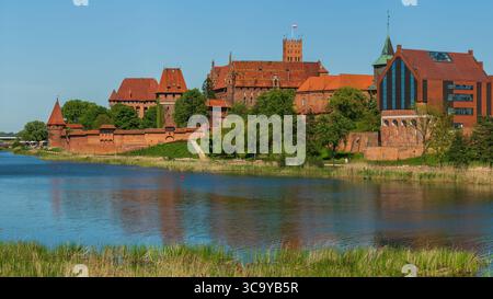 Malbork am Fluss Nogat die größte mittelalterliche Ziegelburg Polens. Stockfoto