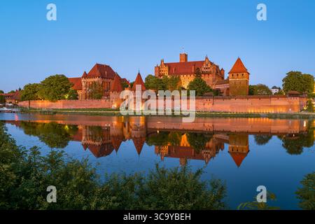Malbork am Fluss Nogat die größte mittelalterliche Ziegelburg Polens. Stockfoto