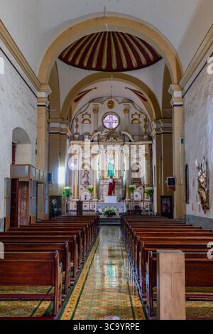 24. November 2018, Oaxaca de Juarez, Oaxaca, Mexiko: Das Kirchenschiff und der Altar der Kirche San Jose im historischen Zentrum der Stadt Oaxaca, Mexiko. 1728 nach einem Erdbeben wieder aufgebaut und 1744 fertiggestellt. Ein UNESCO-Weltkulturerbe. (Kreditbild: © Jon G. Fuller / Vwpics/VW Pics via ZUMA Press Wire) Stockfoto