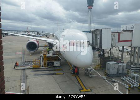 London, England, Vereinigtes Königreich 4. Juni 2025 Heathrow Airport Virgin Atlantic Plane am 4. Juni 2025 in London, England, Vereinigtes Königreich. Foto: Barry King/Alamy Stock Photo Stockfoto