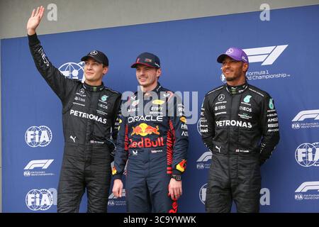 April 2023: GEORGE RUSSELL, MAX VERSTAPPEN und LEWIS HAMILTON nach der Qualifikationsrunde beim Formel-1-Grand Prix von Australien am 01. April 2023 in Melbourne, Australien (Foto: © Christopher Khoury/Australian Press Agency via ZUMA Wire) Stockfoto