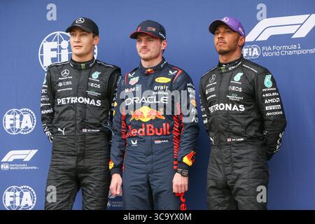 April 2023: GEORGE RUSSELL, MAX VERSTAPPEN und LEWIS HAMILTON nach der Qualifikationsrunde beim Formel-1-Grand Prix von Australien am 01. April 2023 in Melbourne, Australien (Foto: © Christopher Khoury/Australian Press Agency via ZUMA Wire) Stockfoto
