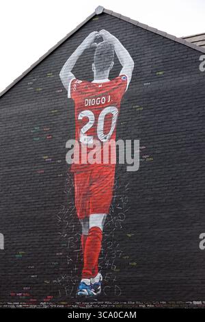 Liverpool. UK. August 2025. Ein neues Diogo Jota Wandgemälde von „Murwalls“ in der Nähe des Anfield Stadions in Liverpool. Der Fußballspieler Diogo Jota Age starb am 3. Juli 2025 bei einem Autounfall in Spanien zusammen mit seinem Bruder Andre Silva. Quelle: Dinendra Haria/Alamy Live News Stockfoto