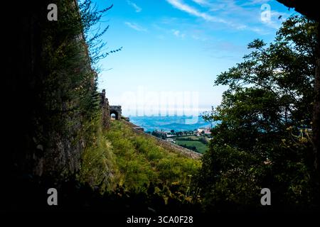 Civitella Del Tronto, Abruzzen, liegt in der Nähe von Teramo und ist Teil der „Borghi più belli d’Italia“, einer Vereinigung von kleinen italienischen Städten von historischem Interesse. Stockfoto