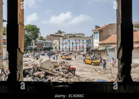 4. August 2020: Dakar, Dakar, Senegal: Sandaga ist ein ikonischer Markt am Rande des alten Kolonialviertels und beliebter gebietender Gegenden und war fast ein Jahrhundert lang eines der wichtigsten Handelszentren in Dakar. Während der Zerstörung des Sandaga-Marktes. (Bild: © Sadak Souici/ZUMA Press Wire) Stockfoto