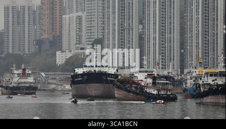 5. Februar 2023, Hongkong, CHINA: Ein Blick auf dicht besiedelte Wohngebäude entlang der Bucht von Chuen Wan, West Kowloon Hongkong.( DATEIFOTO ) 10. Februar 2023 Hong Kong.ZUMA/Liau Chung-ren (Kreditbild: © Liau Chung-ren/ZUMA Press Wire) Stockfoto
