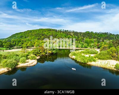Windermere Lake von Drone über Fell Foot Park, Lake District, Cumbria, England Stockfoto