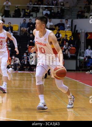 23. Februar 2023, Hongkong, SAR, China: FIBA Basketball-Weltmeisterschaft Asien-Qualifikation, 2. Runde Gruppe F. China gegen Kasachstan im Tsuen Wan Sports Centre, Hongkong, SAR, CHINA. Peng ZHOU, Stürmer, der für die Guangdong Dongguan Bank spielt (Kreditbild: © Jayne Russell/ZUMA Press Wire) Stockfoto