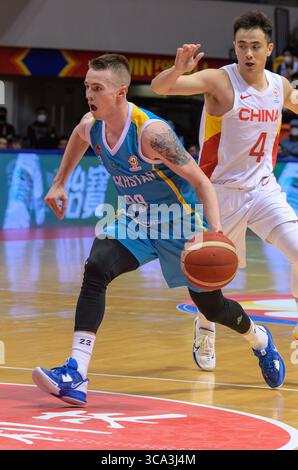 23. Februar 2023, Hongkong SAR, China: FIBA Basketball World Cup Asiatische Qualifikation, 2. Runde Gruppe F. China gegen Kasachstan im Tsuen Wan Sports Centre, Hongkong, HONGKONG SAR, CHINA. Oleg BALASHOV, Guard, der während des Spiels für Barry Atyrau (KAS) spielt. (Bild: © Jayne Russell/ZUMA Press Wire) Stockfoto