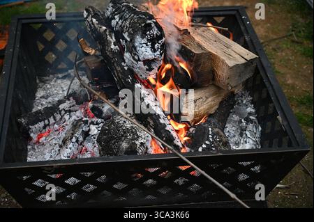 Ein schönes Feuer brennt Stockfoto