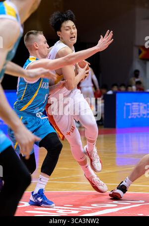 23. Februar 2023, Hongkong, SAR, China: FIBA Basketball-Weltmeisterschaft Asien-Qualifikation, 2. Runde Gruppe F. China gegen Kasachstan im Tsuen Wan Sports Centre, Hongkong, SAR, CHINA. Mingxuan HU, Wachmann, der für die Guangdong Dongguan Bank spielt (Kreditbild: © Jayne Russell/ZUMA Press Wire) Stockfoto