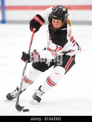 13. Januar 2022: Die Stürmerin Emma Maltais (17) von Ohio State Buckeyes spielt in Columbus (Ohio) gegen die Wisconsin Badgers. Brent Clark/CSM (Bild: © Brent Clark/CSM via ZUMA Press Wire) Stockfoto