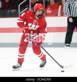 13. Januar 2022: Caroline Harvey (4) der Wisconsin Badgers spielt in Columbus (Ohio) gegen die Ohio State Buckeyes. Brent Clark/CSM (Bild: © Brent Clark/CSM via ZUMA Press Wire) Stockfoto