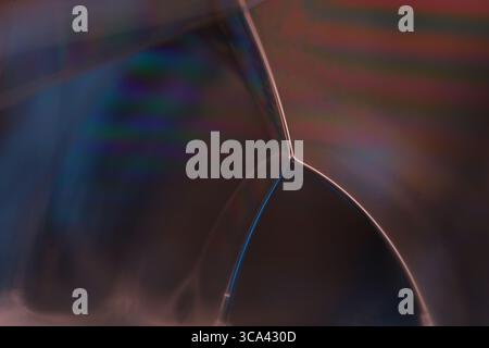 Grüne flüssige Oberfläche, phänomenale Struktur, grüne Öle auf dunklem Hintergrund, farbenfrohe abstrakte, surrealistische Kunst, Lichtlinie Stockfoto