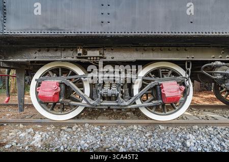 Detail der Dampfzugräder im Eisenbahnschuppen, Aziziye, Türkei Stockfoto