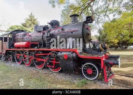 Der alte Dampflokomotivzug am Bahnhof Aziziye in der Türkei Stockfoto