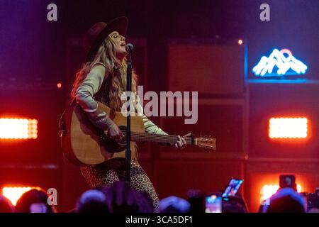 März 30, 2023, Milwaukee, Wisconsin, USA: LAINEY WILSON at the Rave in Milwaukee, Wisconsin (Foto: © Daniel DeSlover/ZUMA Press Wire) Stockfoto